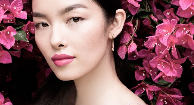 Модель из Китая стала международным лицом Estée Lauder