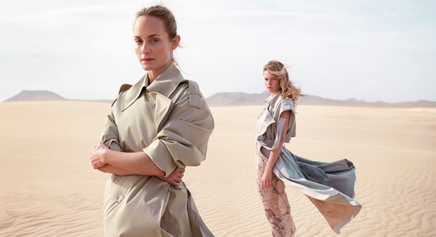 Эмбер Валлетта, золотое бикини и пустыня в новой кампании Mango