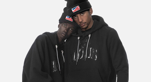 Кожаные гольфы и плащи с флагом — Риккардо Тиши и Nike показали коллекцию