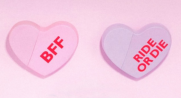 Ким Кардашьян выпустила ароматы в форме сердец