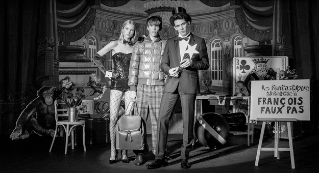 Фокусники, человек-подсолнух и сетчатые колготки в лукбуке Loewe