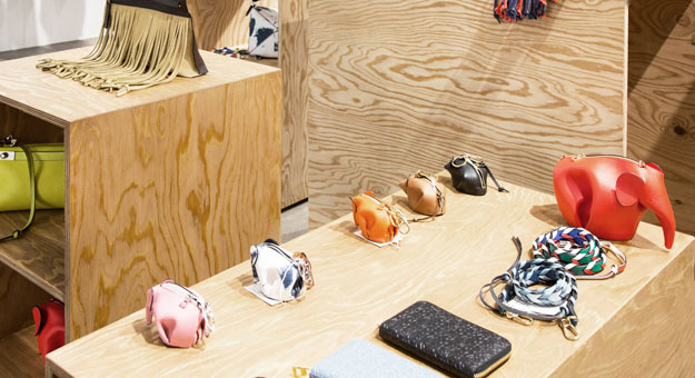 Аксессуары Loewe теперь представлены в Aizel