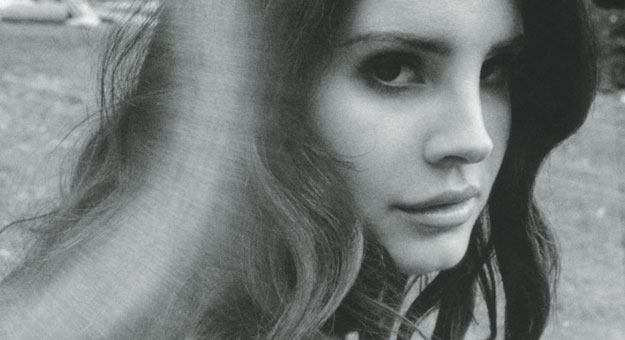 Лана Дель Рей спела с фанатами в караоке