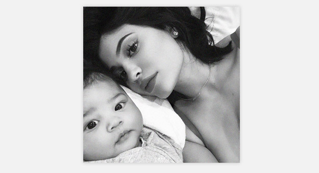 Кайли Дженнер выложила селфи с дочерью Сторми