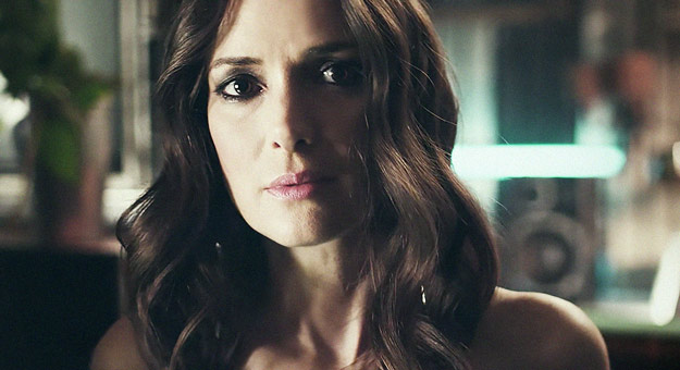 Вайнона Райдер и Элизабет Олсен танцуют на улицах Буэнос-Айреса в новом видео H&M