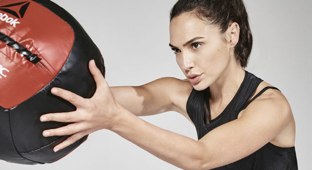 Чудо-женщина Галь Гадот стала лицом Reebok