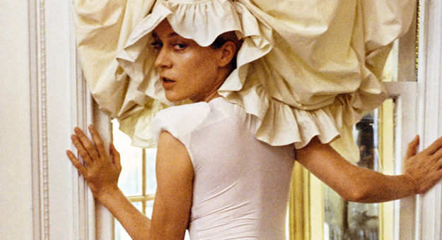 Нью-йоркский фотограф выпустит книгу со снимками Хлои Севиньи и других артистичных женщин