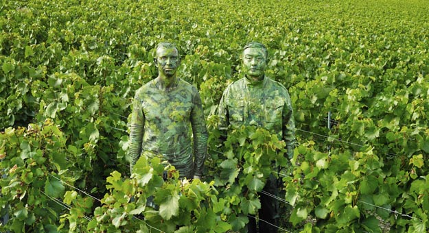 Дом Ruinart создал коллаборацию с художником Лю Болином