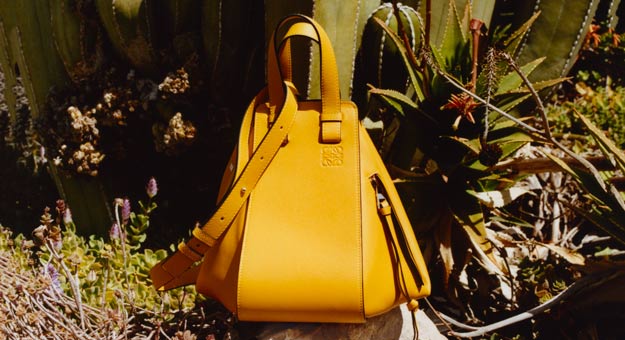 Loewe представляет капсульную коллекцию в островной эстетике