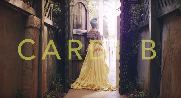 Беременная Cardi B гуляет по улицам Майами в новом видео «I Like It»