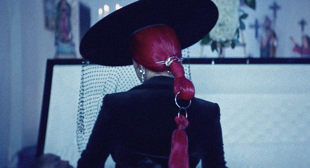 Cardi B сыграла невесту в новом видео, вдохновленном фильмом «Убить Билла»