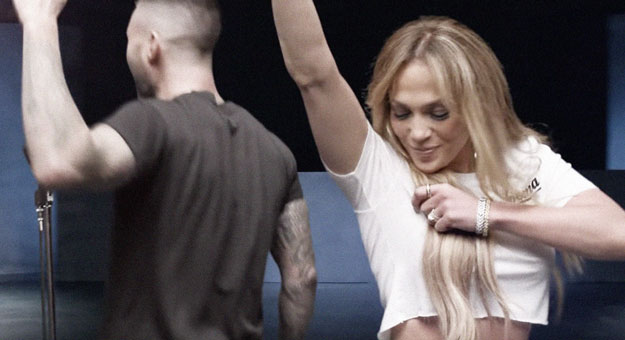 Милли Бобби Браун, Дженнифер Лопес и Галь Гадот снялись в совместном видео Maroon 5 и Cardi B