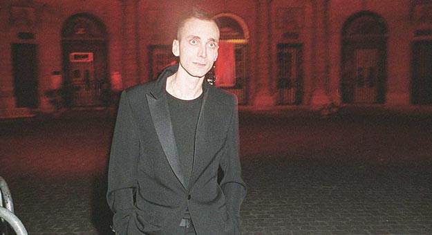 Эди Слиман будет еженедельно обновлять коллекции Céline