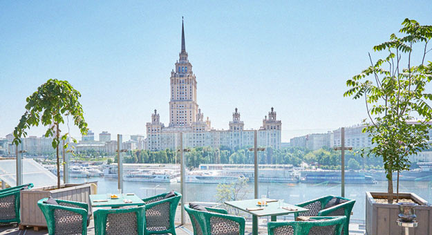 В Москве открылась веранда в стиле тбилисского балкона