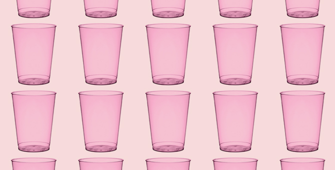 В России могут запретить одноразовую пластиковую посуду