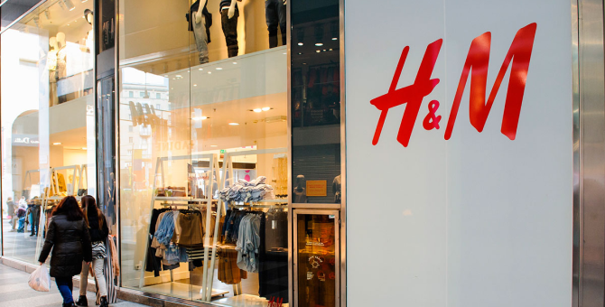 Акции H&M упали почти на 10% после ухода генерального директора Хелены Хелмерссон в отставку