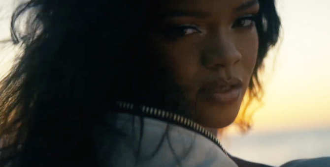 Рианна выпустила клип на трек «Lift Me Up»