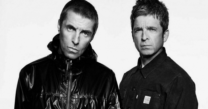 Группа Oasis возглавила британские чарты после воссоединения