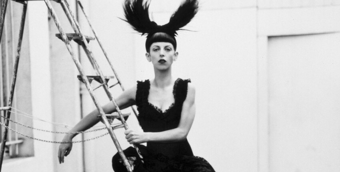 Андреа Райзборо сыграет модного редактора Изабеллу Блоу в байопике «Королева моды»