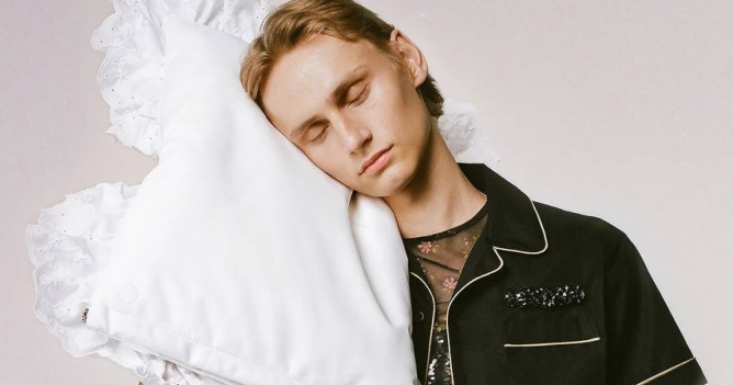 Симон Роша проведет первый мужской показ