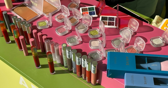 Arive Makeup установил бьюти-зону на «Пикнике Афиши х Сбер» в Москве