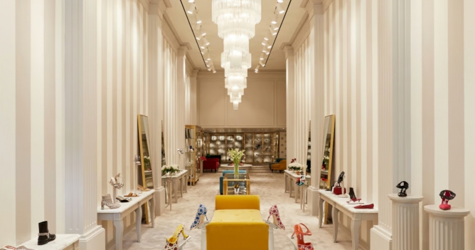 Manolo Blahnik запустил стипендию в Лондонском колледже моды