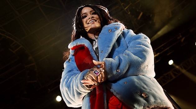 Рианна представила новую песню American Oxygen в живом исполнении