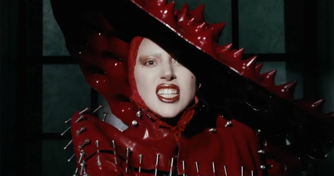 Леди Гага выпустила клип на песню «Abracadabra»