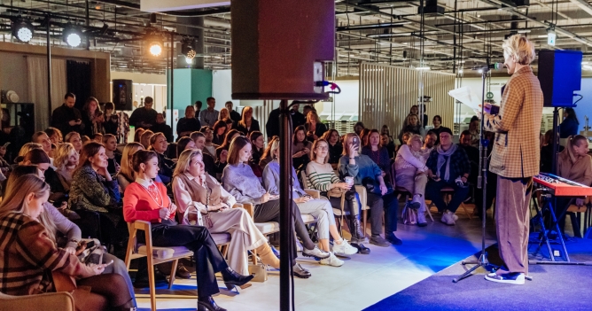 В Askona Home прошли «БесприцЫпные чтения в уютных интерьерах»