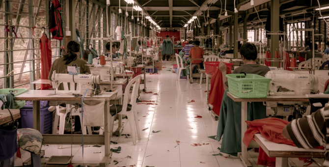 Во Франции одобрили законопроект о штрафах за сверхбыстрое производство модной продукции