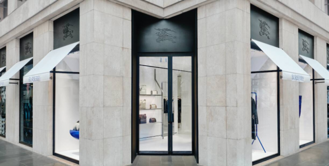 Burberry представляет новый магазин в Париже