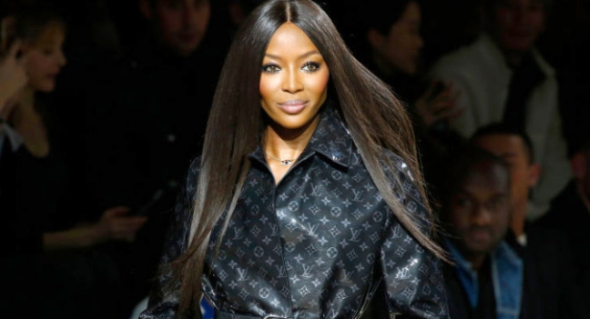 Vogue показал лучшие выходы Наоми Кэмпбелл на Африканской неделе моды