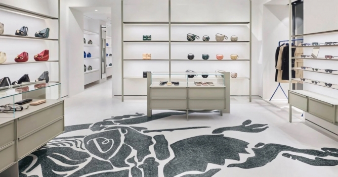 Акции Burberry выросли почти на 15% в Рождество