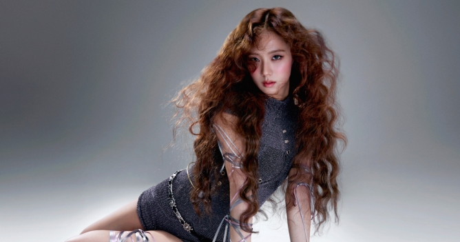 Джису из Blackpink показала клип на песню «Earthquake»