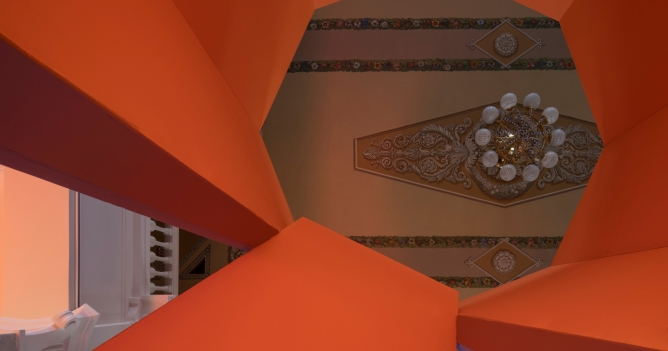 Музей транспорта Москвы открыл инсталляцию «Что я несу?»