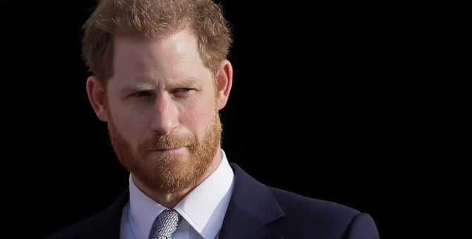 Принц Гарри обвинил королевскую семью в сокрытии информации о прослушке телефона