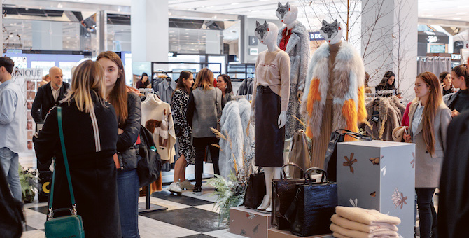 В «Цветном» открылся поп-ап-стор Alena Akhmadullina x «Снежная Королева»