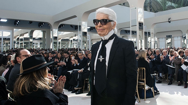 Официально: Карл остается в Chanel