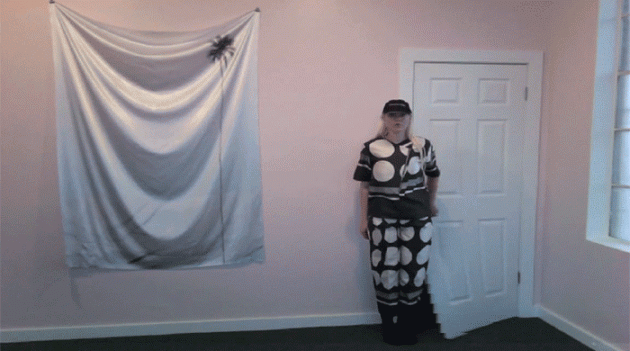 Стелла МакКартни представила проект с художницей Петрой Кортрайт