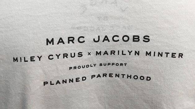 Марк Джейкобс выпустил футболки с фотографиями Майли Сайрус