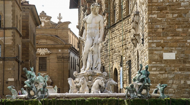 Благотворительные вливания: Salvatore Ferragamo реставрирует старинный фонтан