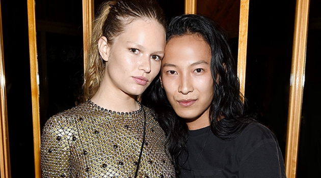 Александр Ванг создал платье из кредитных карт