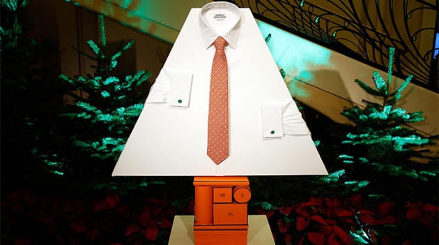 Парад елок на Елисейских Полях: от Chanel, Jean Paul Gaultier, Emanuel Ungaro и других