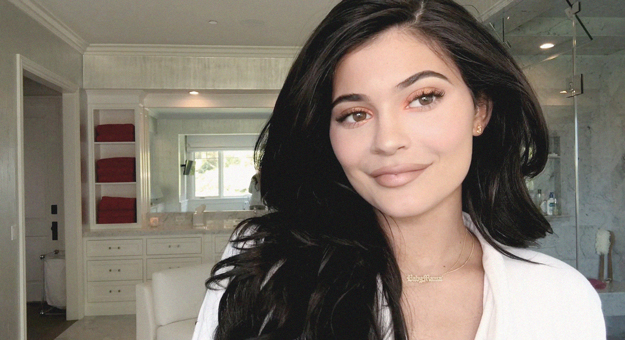 Кайли Дженнер красится за 11 минут в новом видео Vogue