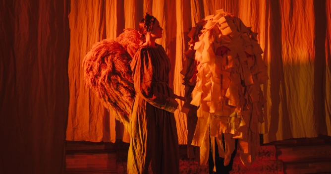 Британка объявляет конкурс на грант на обучение по программе «Сценография»