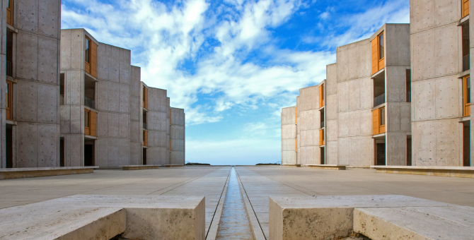 Показ круизной коллекции Louis Vuitton пройдет в институте Солка