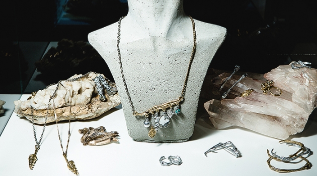 Искусство и мода: украшения к выставке Луиз Буржуа