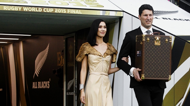 Louis Vuitton «одел» Кубок Уэбба Эллиса