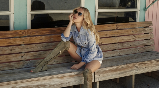 Хлое Севиньи стала посланницей Jimmy Choo