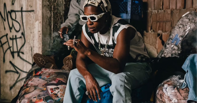 Дизайн-студия A$AP Rocky представила диван из мусорных мешков